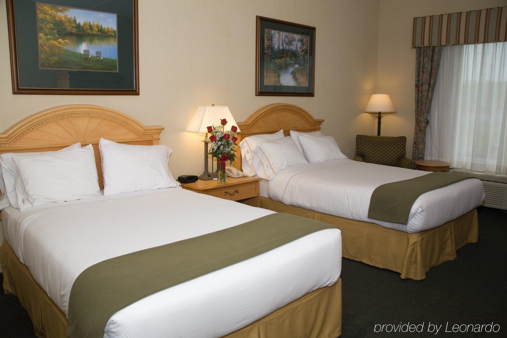 Holiday Inn Express Hotel & Suites Watertown - Thousand Islands, An Ihg Hotel Rum bild